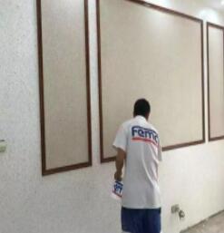 刮完兩遍膩子，但用手指搓會掉粉是什么原因？